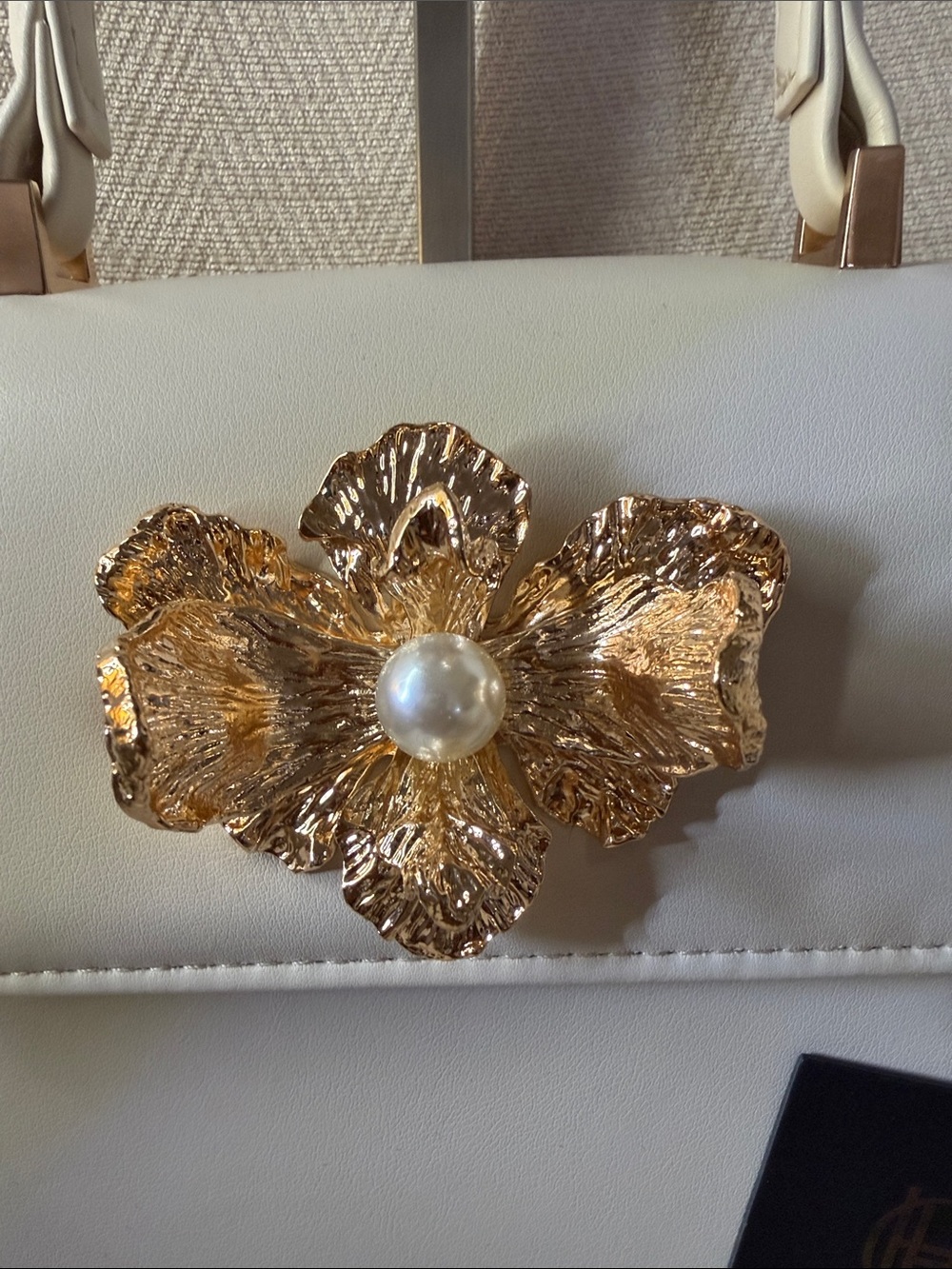 House of Harlow 1960 White Mini Top-Handle Bag with Gold Floral Accent - Picture 4 of 9